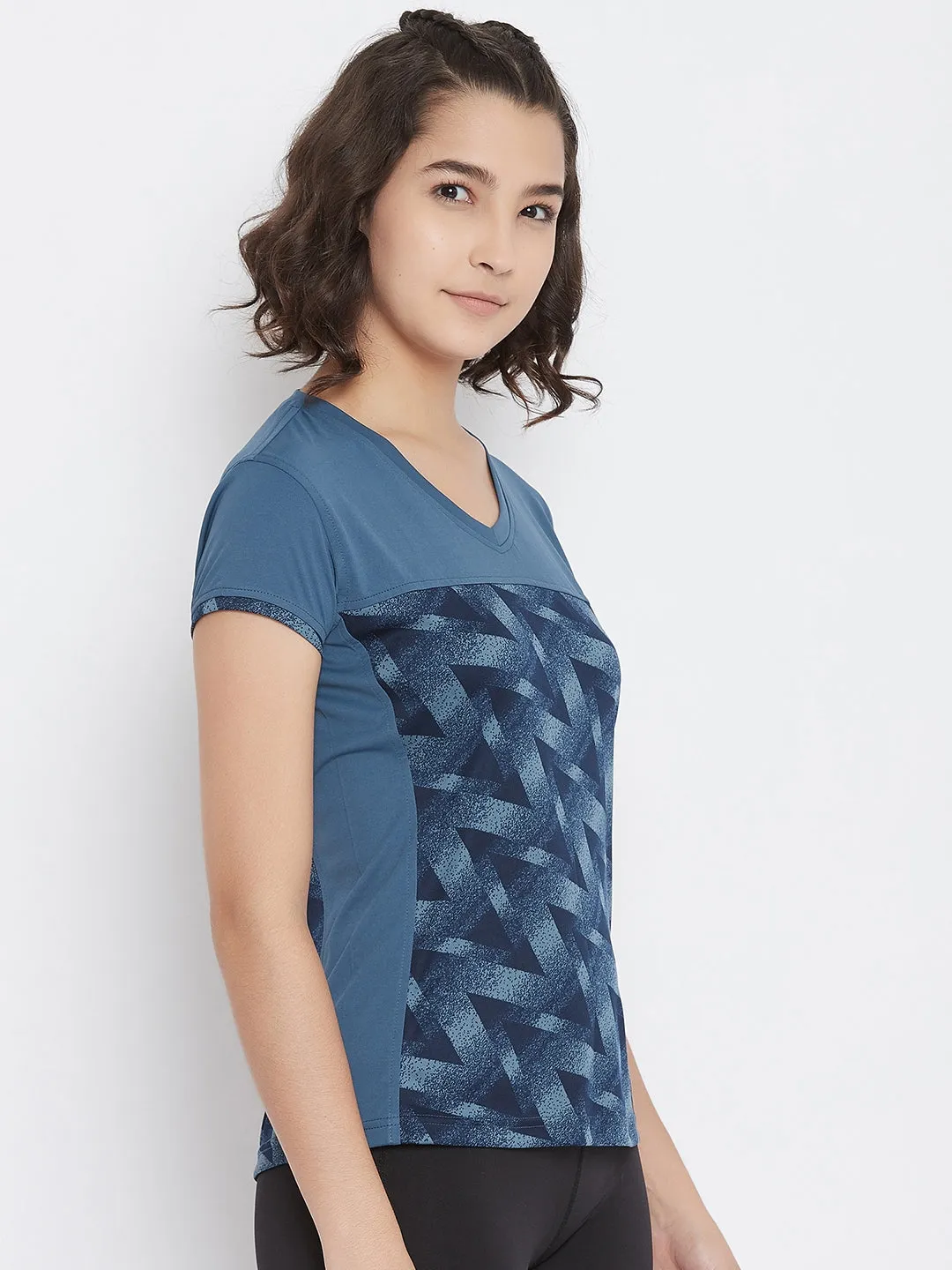 JUMP USA Women Blue Geometric Print V-Neck Sports T-shirt