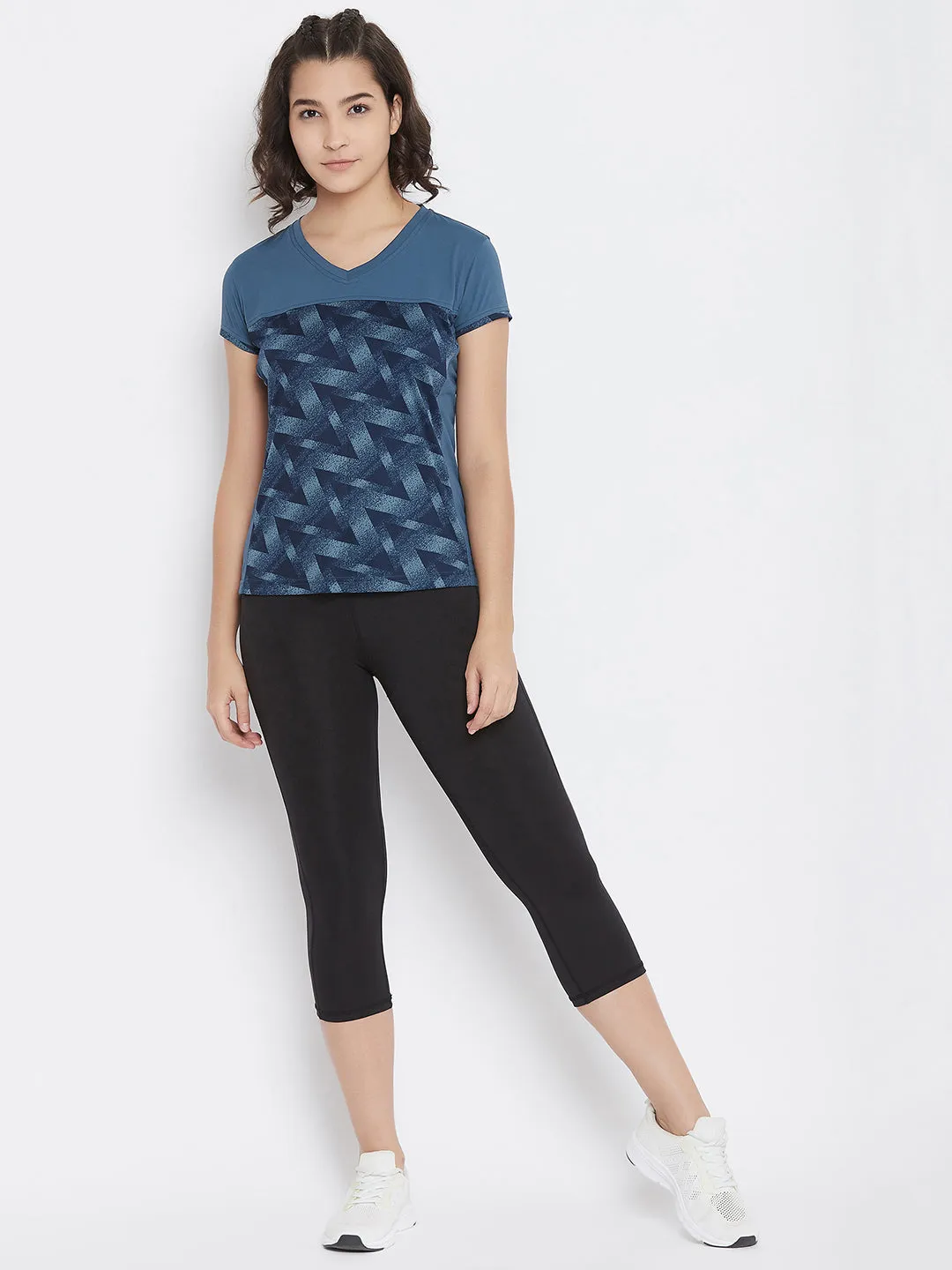 JUMP USA Women Blue Geometric Print V-Neck Sports T-shirt