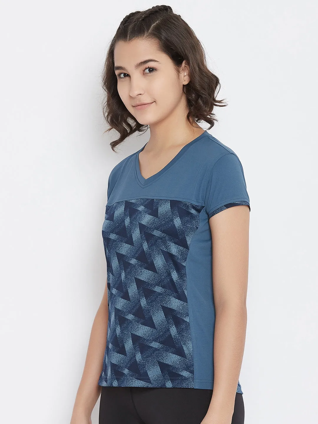 JUMP USA Women Blue Geometric Print V-Neck Sports T-shirt